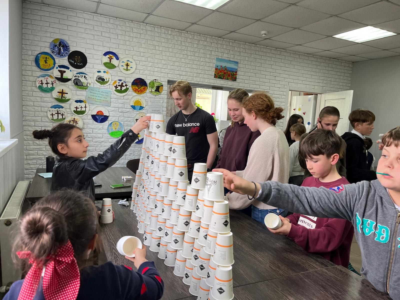 Linnea, Andrei och Vera (föräldrar i familjehemmet)